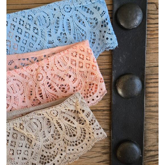 Victoria's Secret Lace Dream Angels Cheeky Panty Bundle Sz XS New 3 pieces - Picture 2 of 4